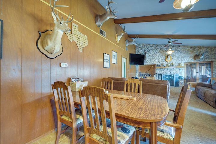 Rustic & Western House on Lake - Swim & Fish!