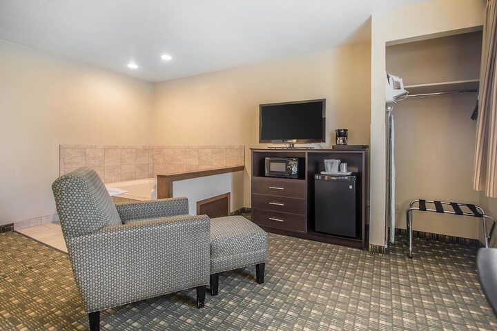 Room 12 of 32