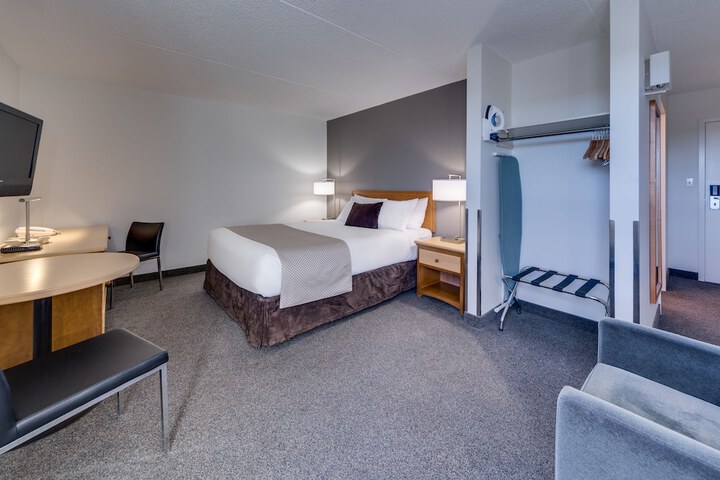 Room 10 of 30