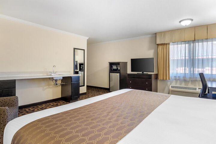 Best Western Plus Inn of Hayward