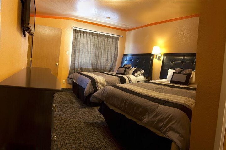 CAPITOL INN & SUITES