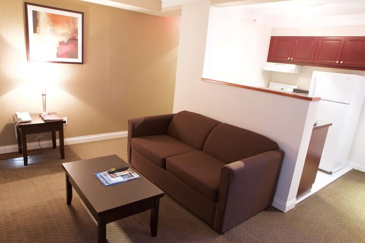 Room 152 of 242