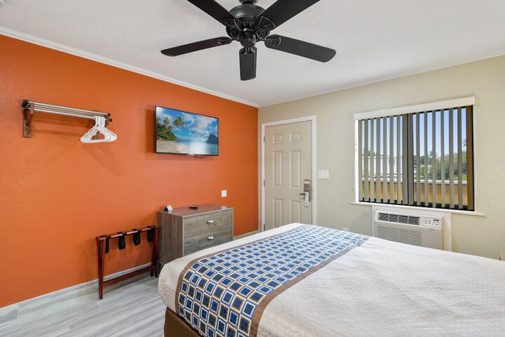 Room 14 of 25