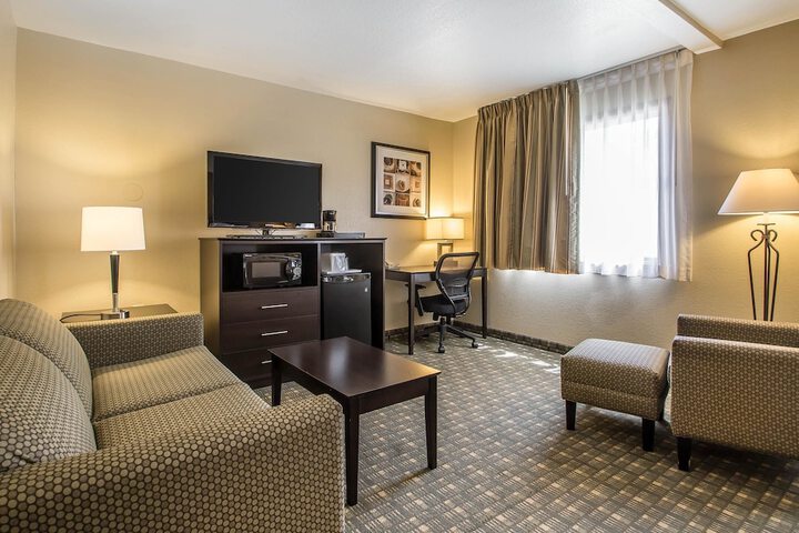 Room 27 of 32