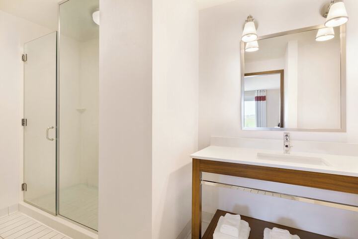 Four Points by Sheraton Fargo Medical Center