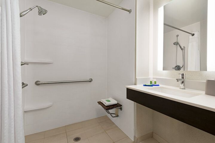 Holiday Inn Express & Suites McAlester by IHG