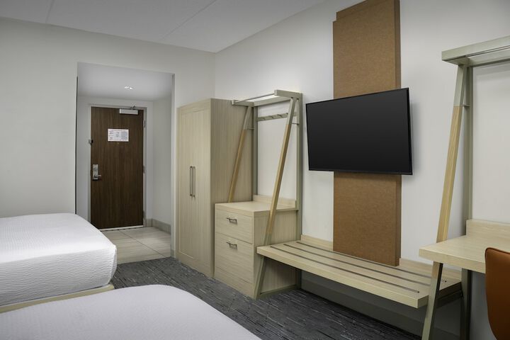 Holiday Inn Express & Suites Pittsburgh North Shore by IHG
