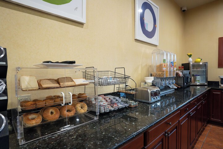 Ramada by Wyndham Tukwila Southcenter