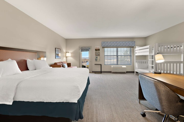 Room 32 of 74