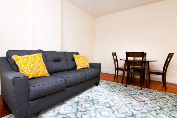 Stylish Apartment in Malden. 20 min from Boston