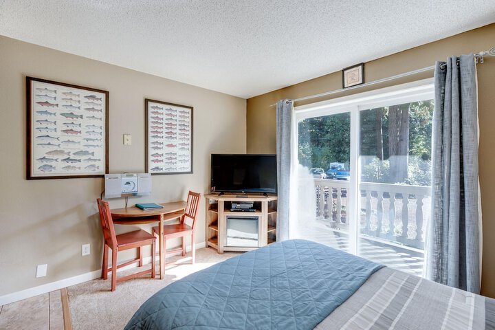 37SLL - Economical - Convenient - Kitchenette - Sleeps 2