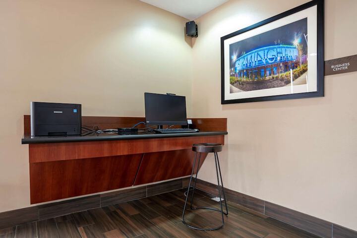 Comfort Suites Fultondale I-65 near I-22