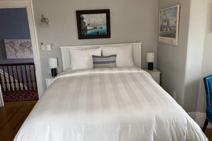 Room 35 of 65