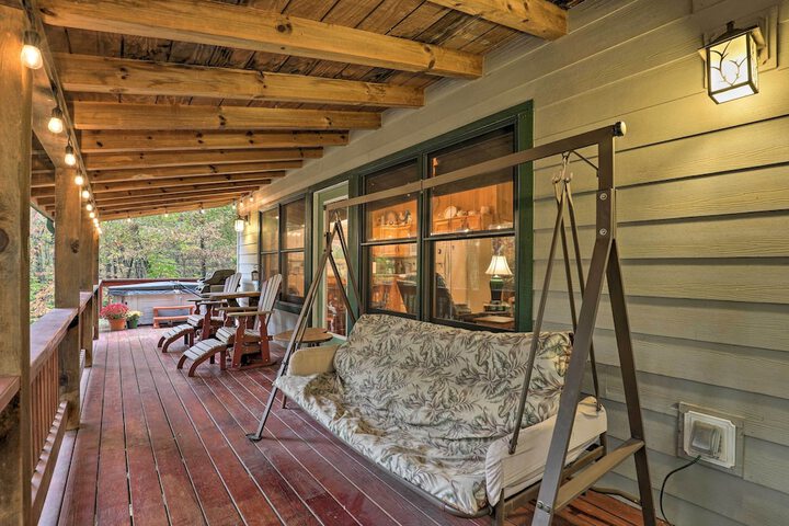 Fletcher Cabin: Wraparound Deck & Pond Access