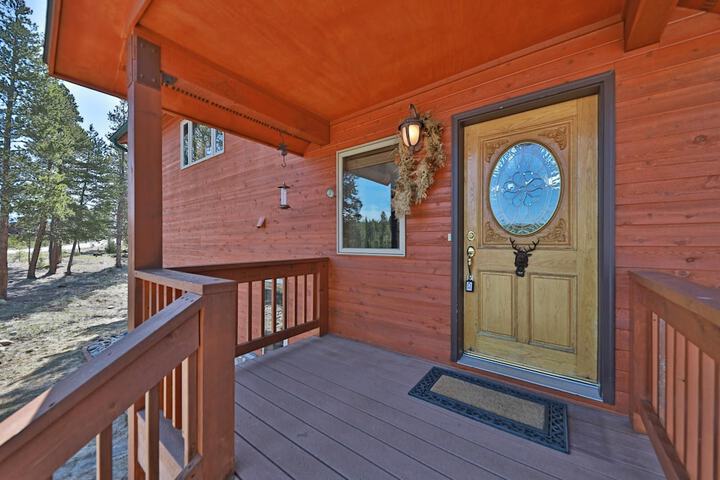 Mountain Peak 4 Bedroom Home by RedAwning