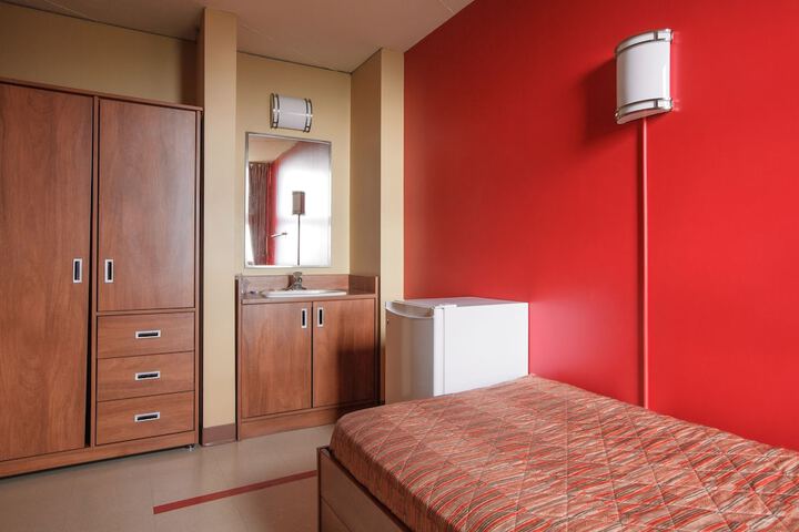Room 16 of 33
