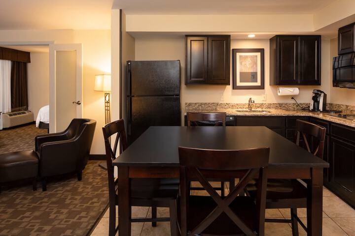 Holiday Inn Hotel & Suites Charleston West by IHG