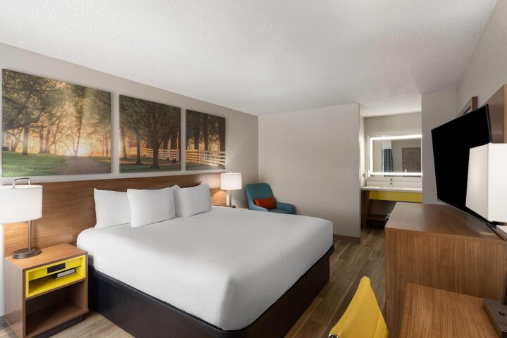 Days Inn by Wyndham Clanton AL
