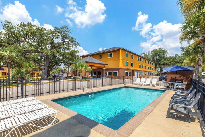 Pool 8 of 26