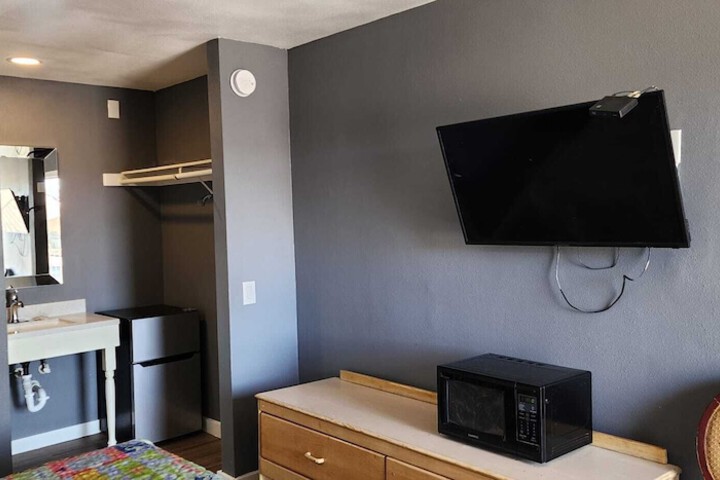 Room 12 of 21