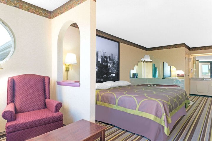Room 5 of 16