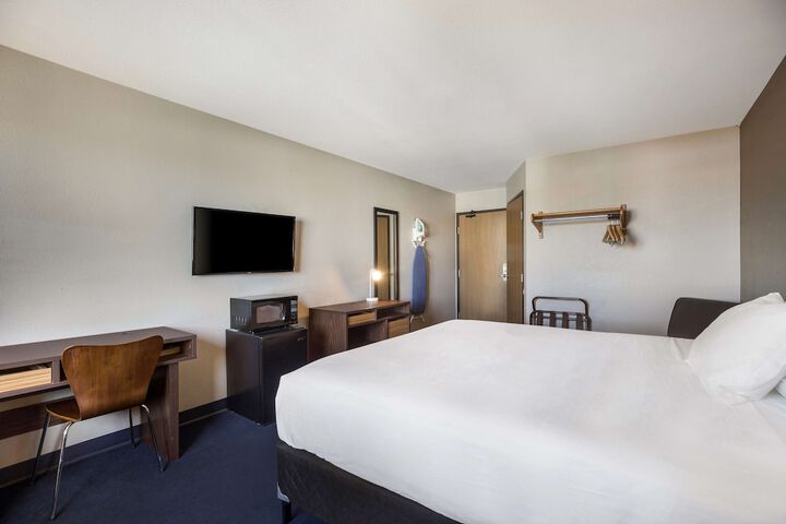 Room 30 of 38