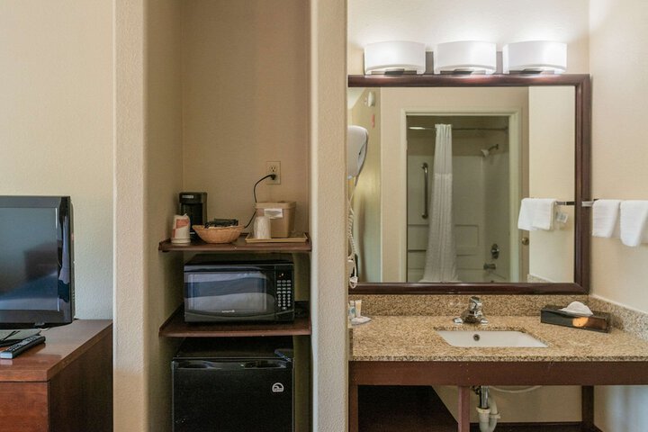 Room 50 of 63