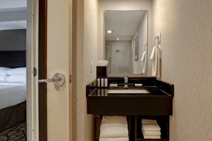 Room 42 of 106