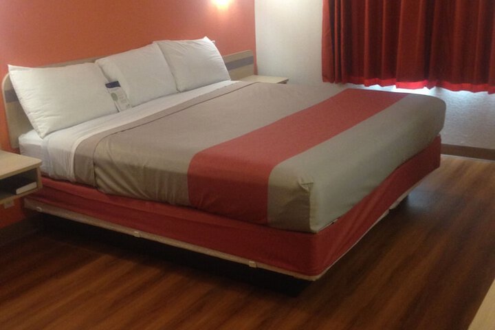 Room 33 of 40