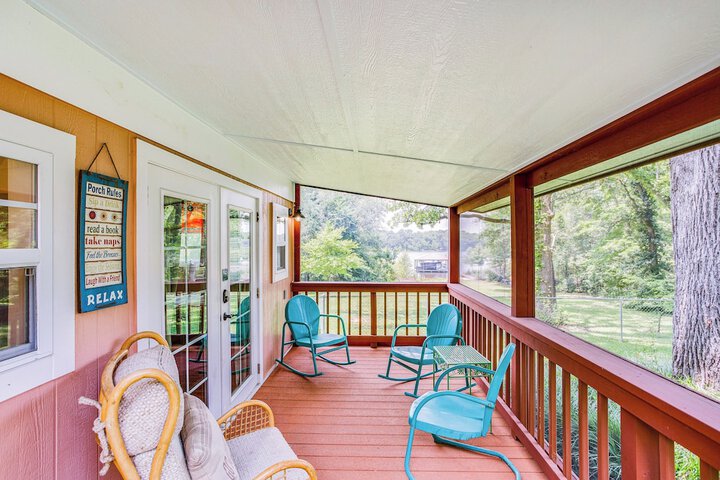 Lake Holbrook Waterfront Vacation Rental w / Dock!