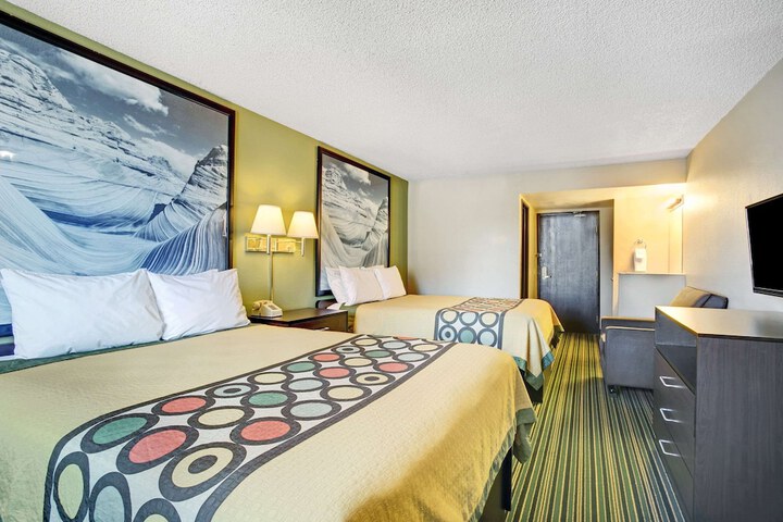 Room 18 of 25