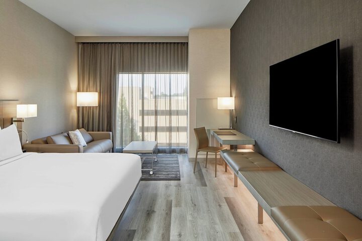 Room 27 of 48