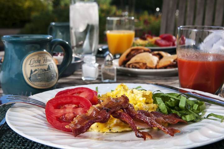 Breakfast/Coffee Service 23 of 28
