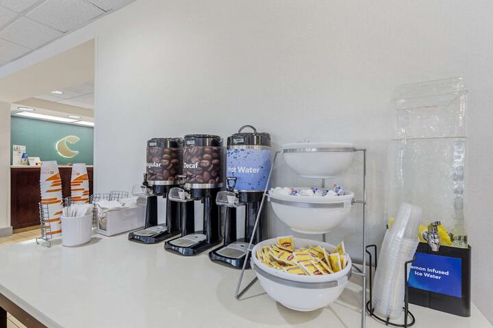 Breakfast/Coffee Service 31 of 35