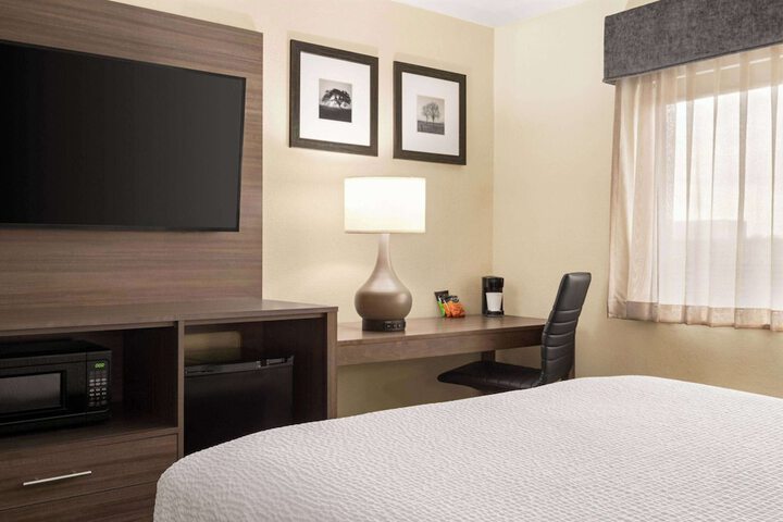 Room 9 of 23