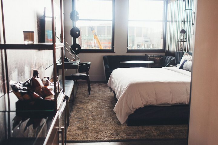 Room 10 of 17