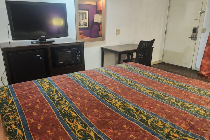 Room 12 of 17