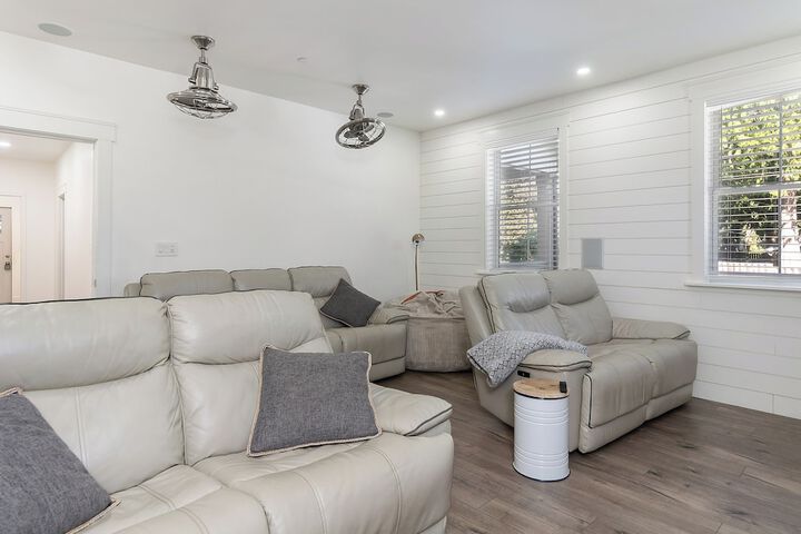 Serene 5BR Farmhouse Retreat Shoreline