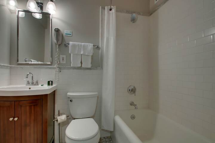 Room 42 of 117