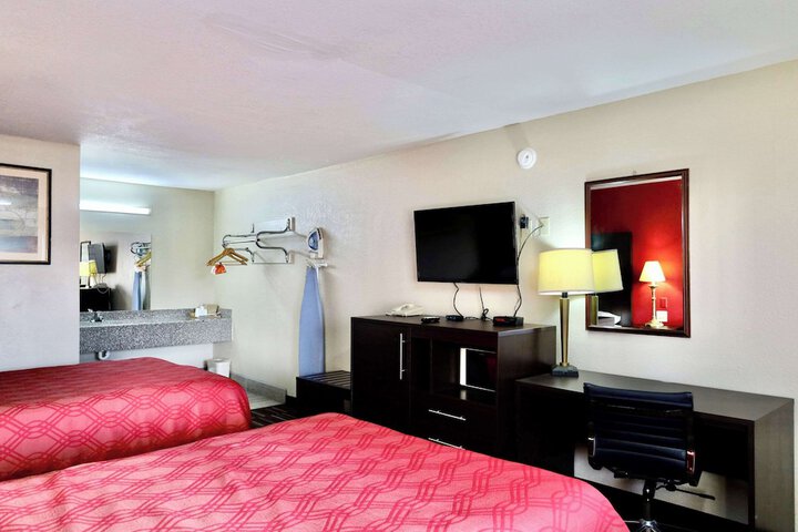 Room 10 of 22