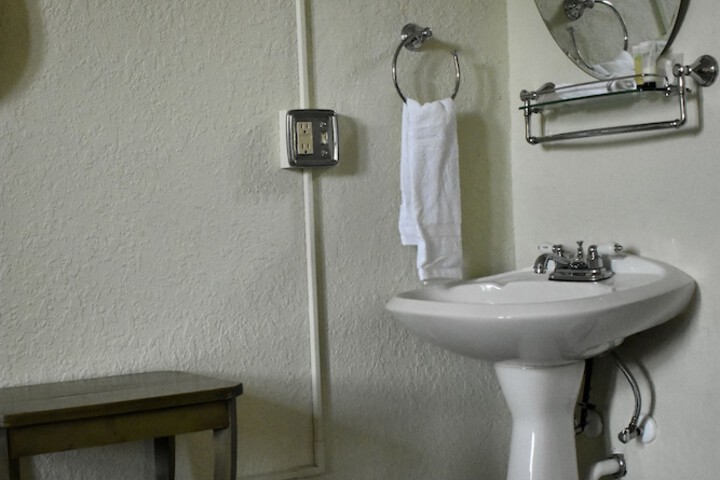 Room 20 of 104