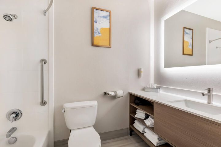 Comfort Inn Ballard-Roosevelt