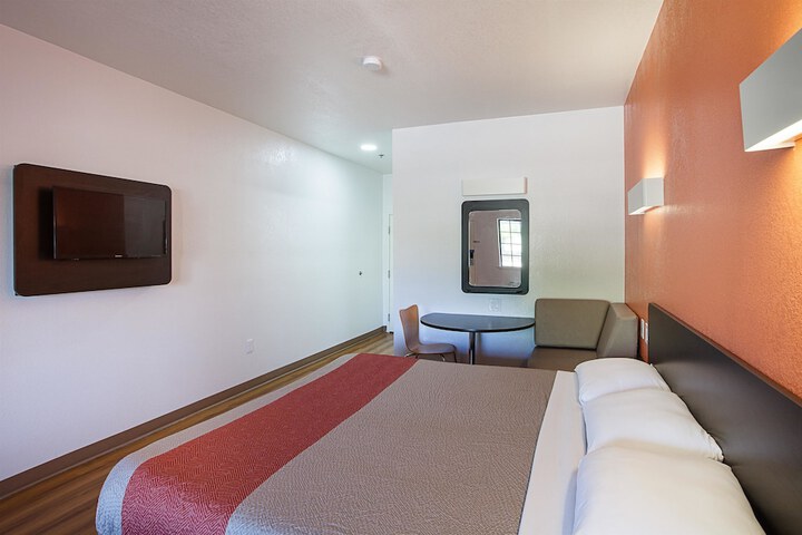 Room 28 of 30