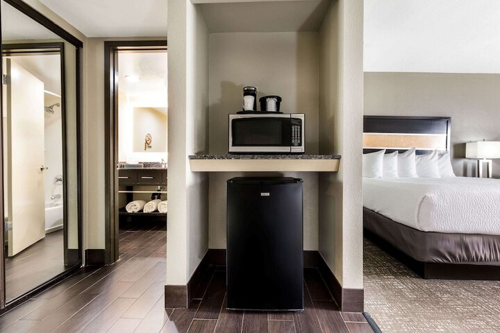 Room 10 of 30