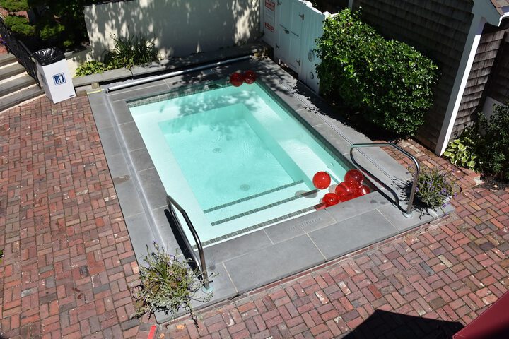 Brass Key Guesthouse - Adults Only