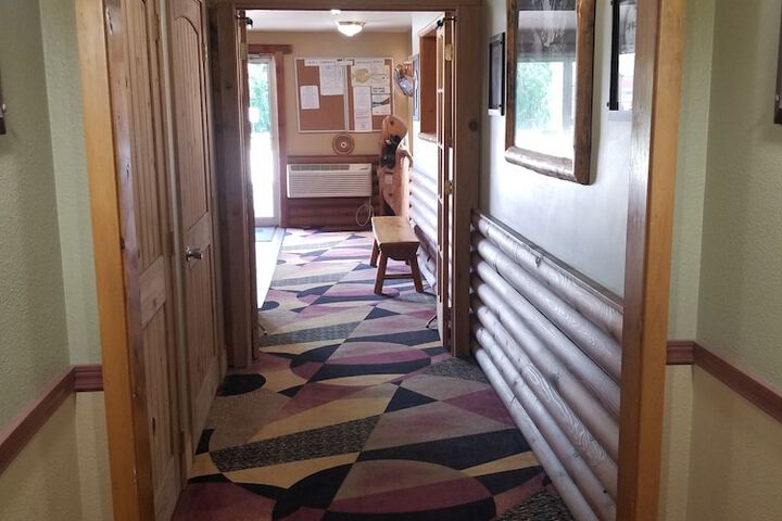 Ballroom/Hall 36 of 39