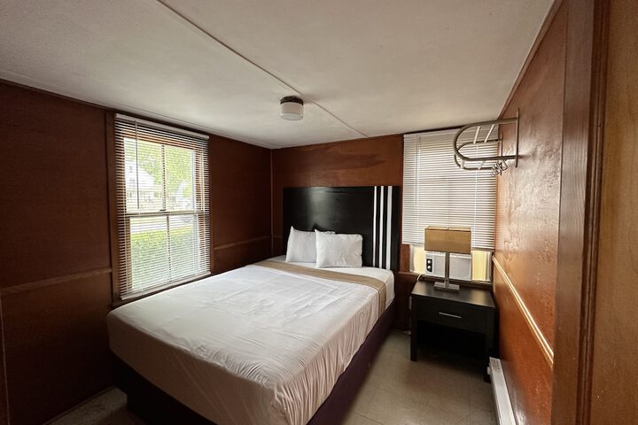 Room 8 of 24