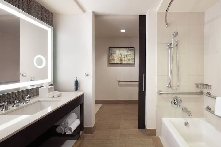 Hilton Dallas / Plano Granite Park
