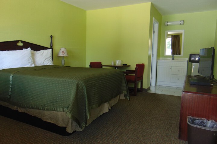 Room 17 of 40