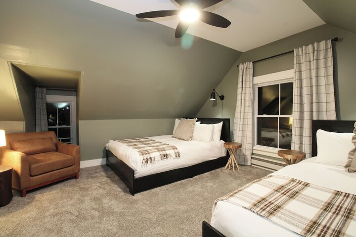 The Aurora Inn & Cottages